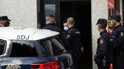 REDADA Y REGISTRO EN UN PISO DEL MALECÓN DE RIBEIRA EN UNA OPERACIÓN ANTIDROGA, POLICIA NACIONAL