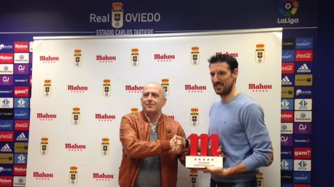 TOCH� RECIBE EL PREMIO MAHOU AL JUGADOR DEL MES DE ENERO
