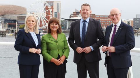 Los ministros firmantes de la declaraci�n, ayer, Cardiff: Michelle O?Neill (Irlanda del Norte), Mary Lou McDonald (l�der de la oposici�n y del Sinn F�in), Rhun apIowerth (Gales) yJohn Swinney (Escocia)