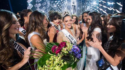 La sudafricana Demi-Leigh Nel-Peters, coronada como miss Universo.