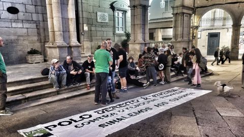 Concentraci�n pola morte de Mari Carmen, na Praza Maior de Ourense