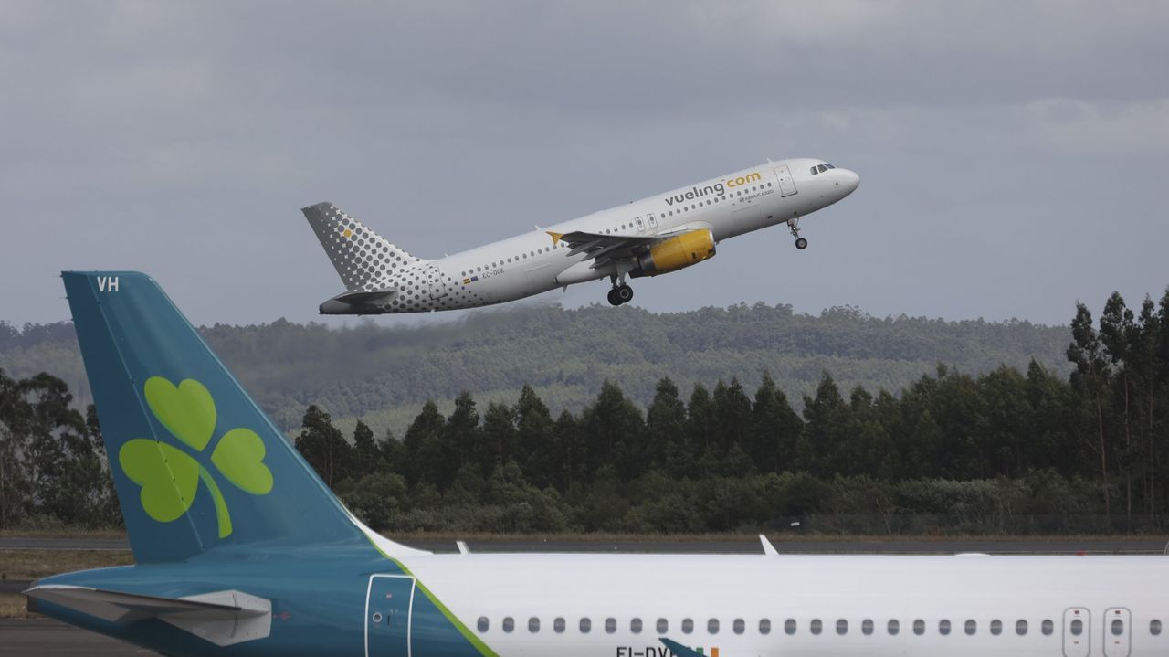 Vueling programa 720.000 plazas en Santiago este invierno