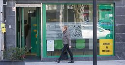 Fachada de la tienda de compra de oro y empe�os de la carretera de Castilla, en el Inferni�o. 