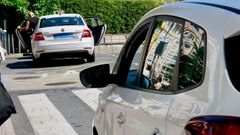La ley limita a dos las personas que pueden trabajar por cada licencia. 