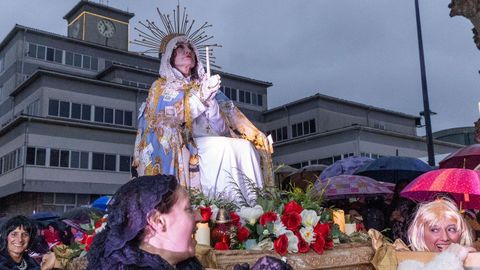 Una virgen �sali� ayer en procesi�n en Carballo