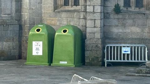 Mario Vzquez dice que es <span lang= gl >de mal gusto</span> colocar contenedores pegados a la Catedral