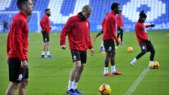 La nueva plantilla del Deportivo hace olvidar el descenso consumado por la anterior