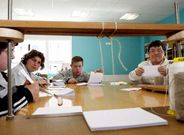 Ambar tiene, entre otros, un taller de encuadernaci�n.