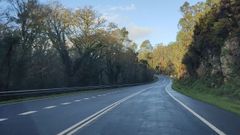 Imagen de un tramo de la AC-432, que enlaza Vimianzo con Camari�as.