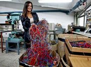 Susana M�guez en uno de los talleres del ciclo en el que estudia, en el IES Mart�n Sarmiento.