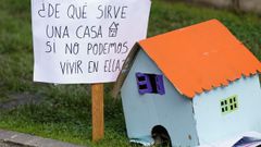 Detalle de la acampada en la plaza de la Escandalera de Oviedo