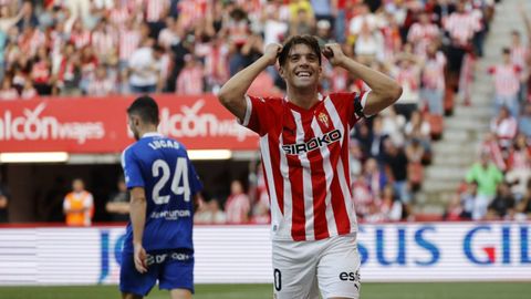 Derbi asturiano entre el Real Sporting de Gijon y el Real Oviedo en El Molinn