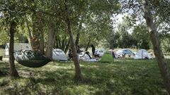 Acampado de los temporeros que acuden a la vendimia a Valdeorras, en la zona de O Aguilln