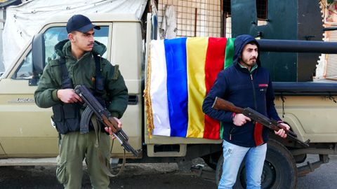 Miembros de la milicia drusa en un punto de control de la localidad siria de Sueida.