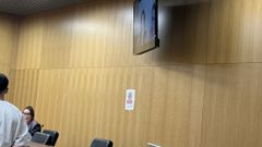 El acusado y su abogada comparecieron por videoconferencia al juicio en Ourense por agresi�n sexual 