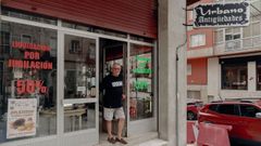 Antonio Ferreira, en Antig�edades Urbano, en la avenida de Portugal