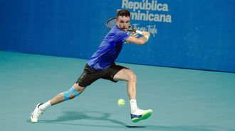 Roberto Bautista, antes de golpear una bola durante un encuentro ante el belga David Goffin
