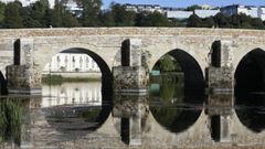 Puente romano de Lugo, por donde discurri� la V�a XIX, y el Balneario con las termas romanas, al fondo
