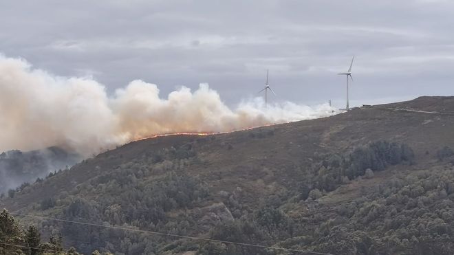 Incendio forestal en Merille, Ourol