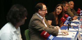 El debate se desarroll� el pasado jueves en el caf� teatro del Pazo da Cultura de Nar�n. 