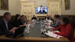 Bugallo, positivo en coronavirus. El alcalde santiagu�s, Xos� S�nchez Bugallo, compareci� en la reuni�n desde casa despu�s de que a primera hora de la ma�ana diera positivo en coronavirus: �Non me houbera decatado se non fora porque fixen unha proba porque toc�bame dar a vacina�