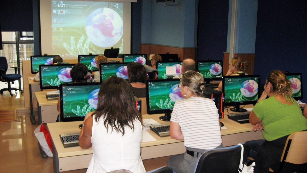 Nuevo paquete de cursos en el aula Cemit de Ribeira