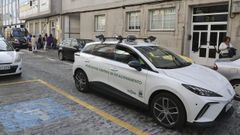 El multam�vil, circulando este martes delante del colegio Vilas Alborada