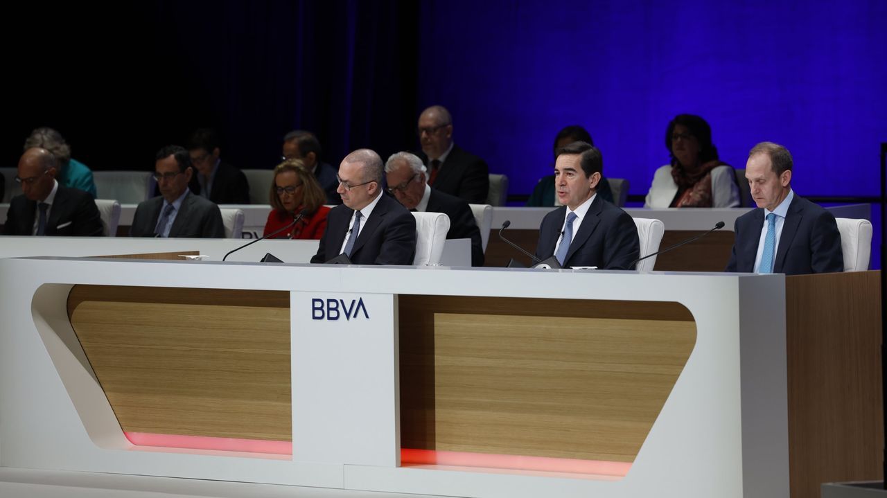 Los accionistas del BBVA tienen la primera palabra en la opa al Sabadell