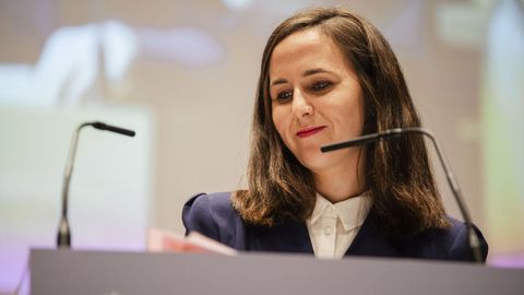 La exministra de Derechos Sociales y Agenda 2030, Ione Belarra, interviene durante el acto de traspaso de su cartera al exdiputado Pablo Bustunduy