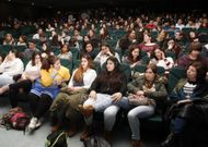 Representaci�n de �Edipo Rey� de Sofocles SV Producciones (izquierda) y el p�blico que asisti� al auditorio Gustavo Freire. 