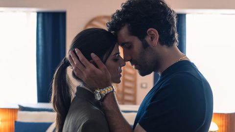 Clara Lago y Tamar Novas, en una escena de la segunda temporada de �Clanes�
