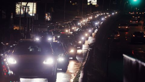 Las compras navide�as dejan otra jornada de atascos en los accesos a las zonas comerciales y al centro de A Coru�a