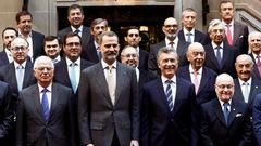CONTUNDENCIA DE BORRELL. Obviamente Espaa no va a presentar esas extemporneas disculpas como tampoco no va a pedir a la Repblica Francesa que presente disculpas por lo que hicieron los soldados de Napolen cuando invadieron Espaa, asegur ayer el ministro de Exteriores, Josep Borrell, en Argentina, donde acompaa a los reyes en su primera visita oficial a ese pas.