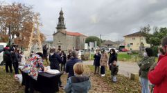 Desde el d�a 10 muchos vecinos, grupos y visitantes han contribuido a la decoraci�n de �rbores de Noso con sus adornos. A partir de ma�ana arrancan, adem�s, actividades para el p�blico familiar en el entorno de los abetos de madera, incluidos c�nticos navide�os los d�as 23 (en Casalonga a las 19.15 y Pontevea a las 20) y 30 (en Cacheiras a las 19.15 y Luou a las 20).