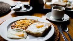 Saltarse el desayuno compromete la salud de las arterias