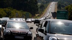 Colapso en la AP-9 por el �xodo hacia las playas