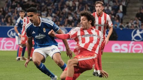 Derbi asturiano entre el Real Oviedo y el Real Sporting de Gijon en el Tartiere