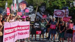 Familiares de los rehenes exigen su liberaci�n en una concentraci�n en Tel Aviv.
