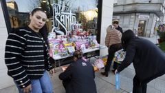 Los juguetes recogidos fueron entregados ayer por la tarde a los ayudantes de los Reyes Magos de C�ritas.