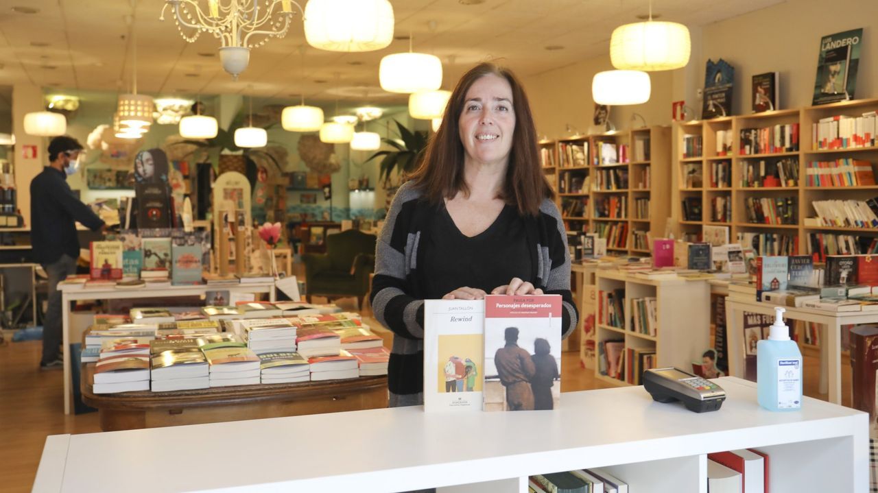 La librería Cronopios dice adiós a su sede en la rúa Alfredo Brañas, pero no cierra la puerta a seguir en Santiago: «Quién sabe dónde apareceremos»