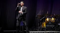 El cantante Tony Hadley, durante una actuaci�n reciente.