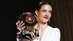 Aitana Bonmat.Aitana Bonmat, futbolista del Barcelona, posa con el Baln de Oro