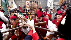 Momento de la batalla contra los franceses durante la representaci�n de la Festa da Reconquista de Vigo