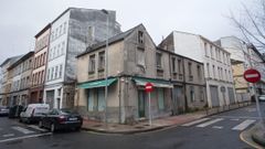 Incendio en una casa okupada de la calle Xulia Minguill�n de Lugo