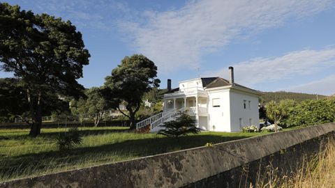 El chal que se vende en Viveiro, al pie de la playa de Area