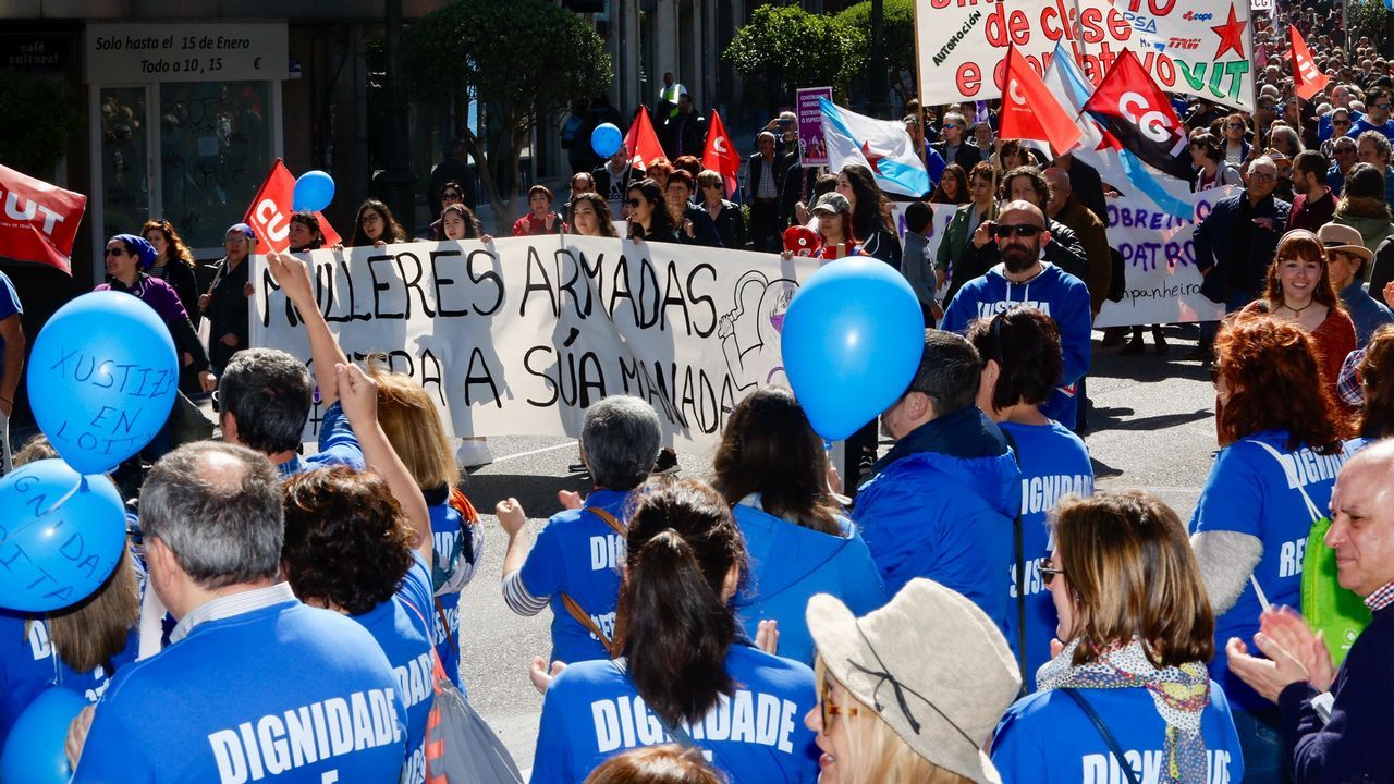 Miles de personas se manifiestan en el centro de Vigo por el 1 de mayo