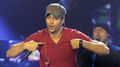 Enrique Iglesias durante un concierto en Riga