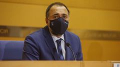 El conselleiro Julio Garc�a Comesa�a, tras la reuni�n del comit� cl�nico del viernes 5 de marzo