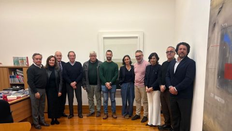Reuni�n de representantes del legado de Nicanor Pi�ole y representantes del Ayuntamiento de Gij�n