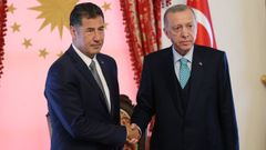 El candidato ultranacionalista, Sinan Ogan, en una reunin con Erdogan el pasado viernes.